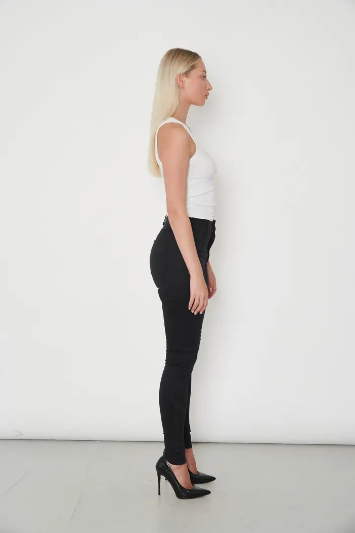Lucy Silverman — fashion and editorial model at FACES by TDA, London modelling agency